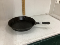 CAST IRON FRYPAN