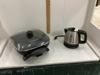 2 ITEMS - T-FAL ELECTRIC KETTLE + B+D ELECTRIC FRY PAN