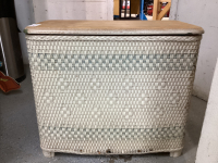 HAMPER OF WALLCOVERING