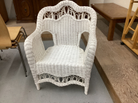 WHITE WICKER CHAIR