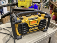 DEWALT JOBSITE RADIO/CHARGER