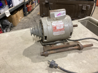 EATONS ELECTRIC MOTOR 110V