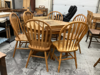 ROUND PEDESTAL TABLE W/ (6) CHAIRS AND LEAF