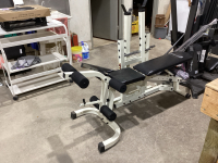 FREE SPIRIT WEIGHT BENCH WITH BAR HOLDERS