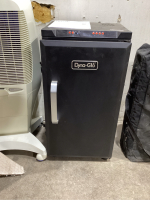 DYNA-GLO VERTICAL ELECTRIC DIGITAL SMOKER