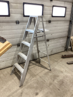 STEP LADDER 5’