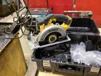 DEWALT 20V MAX CIRCULAR SAW