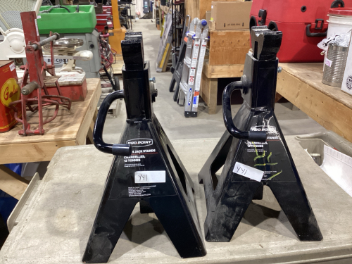 2 PRO POINT JACK STANDS