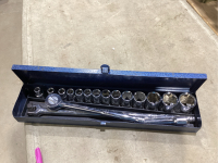 METRIC - 1/2” DRIVE SOCKET SET WITH EXTENSIONS