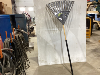 YARDWORKS LEAF RAKE