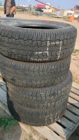 Set of four 18-in truck tires