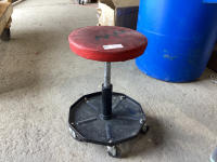 SHOP STOOL