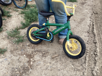 JOHN DEERE KIDS BIKE