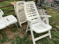 2 PLASTIC FOLDING LAWN CHAIRS