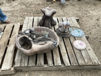 PALLET WITH GOOSE FOUNTAIN,GOOSE STATUE AND 2 STEPPING STONES