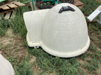 SMALL IGLOO DOG HOUSE