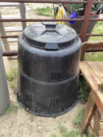 EARTH MACHINE COMPOST BIN