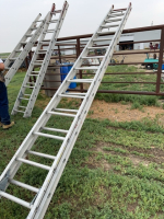 Aluminum extension ladder