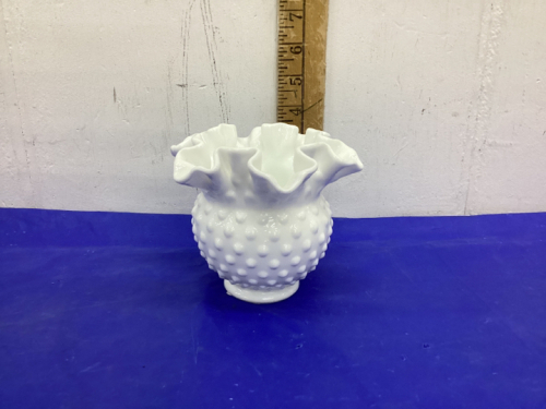 SMALL FENTON VASE