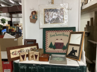 ASSORTMENT OF PICTURE FRAMES & WOOD DECOR PIECES