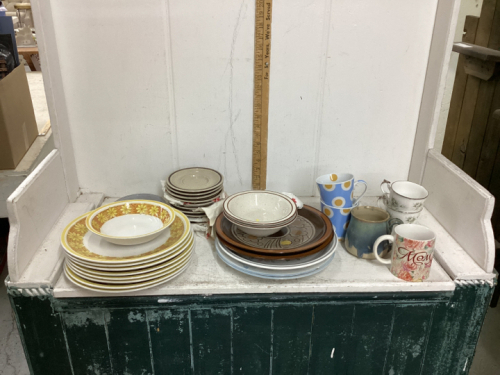 MISC DISHES, POTTERY MUG