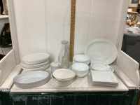 HANDLED TOTE W/ SOME CORELLE & WHITE CORNINGWARE DISHES