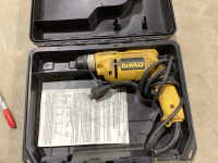 DEWALT CORDED VSR DRILL 3/8”