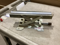 SCISSOR ROLLER STAND