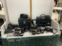 VARIETY OF VINTAGE CAMERA’S