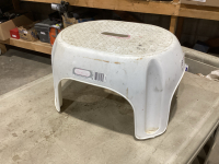 SMALL STEP STOOL