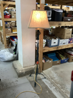 FLOOR LAMP