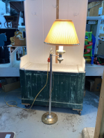 FLOOR LAMP