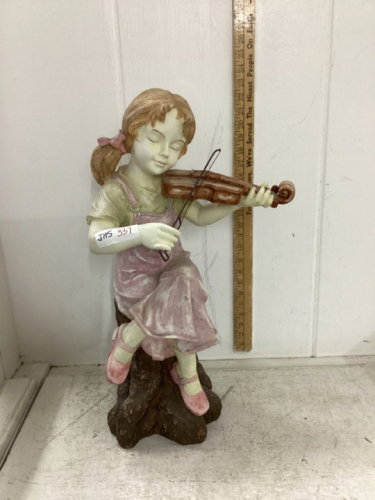 YARD RESIN DECOR FIDDLER