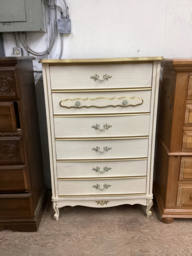 BONNET BY SEAR5-DRAWER DRESSER