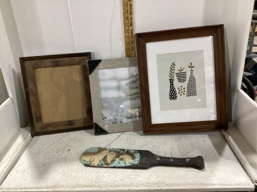 PICTURE FRAMES, RESIN WOLF DECOR W/HOOKS