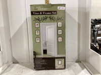 “WALL SOLUTIONS” VINE & FRAME SET