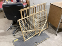 2 WOOD PET GATES