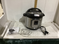 INSTANT POT PRESSURE COOKER