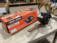 BLACK + DECKER HEDGE TRIMMER