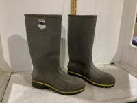 STEEL TOE RUBBER BOOTS - SERVUS