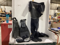 AQUASKIN WET SUIT & FLIPPERS