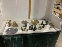 COLLECTION OF MIXED METAL NICKNACKS