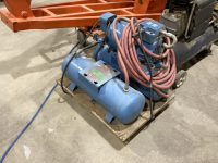 ITT AIR COMPRESSOR 1/6 HP, 2 TANKS + HOSE