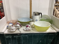 VINTAGE PYREX BOWLS, CORNING WARE COFFEE CARAFE, TEA CUPS & SAUCERS, GREEN CHIP SET