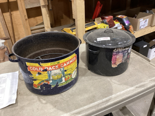 2 CANNERS - LARGE CANNER HAS NO LID