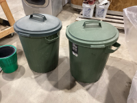 2 RUBBERMAID PLASTIC GARBAGE CANS, LARGE PLANT POT, REFLECTORS