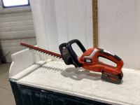 B&D HEDGE TRIMMER - 20 V RECHARGEABLE