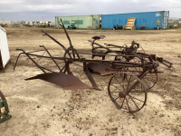 ANTIQUE JD ONE BOTTOM WALKING PLOW