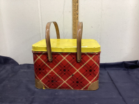 "GSW" RETRO METAL PICNIC BASKET