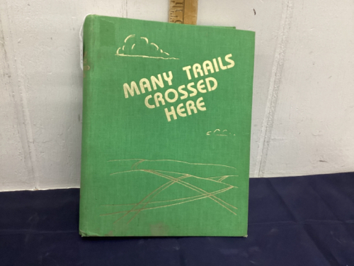 MANY TRAILS CROSSED HERE HISTORY BOOK - OYEN & SURROUNDING DISTRICT